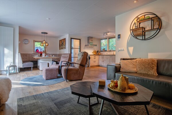 Foto van Heerlijke villa aan de bosrand - Vakantiehuis in Den Burg - LivingRoom