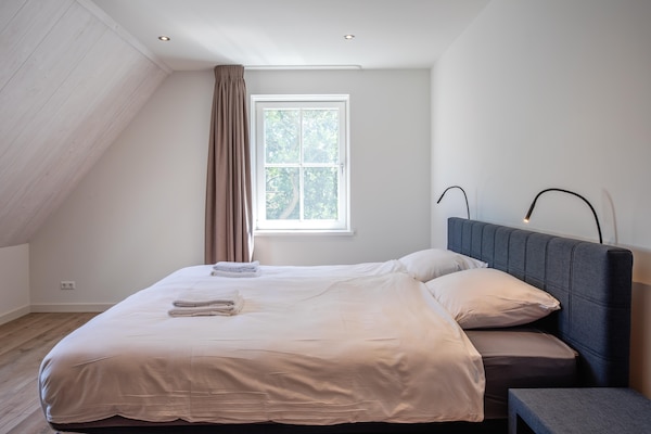 Foto van Villa op Texel bij Waddenzee & Vogelgebied - Vakantiehuis in Oosterend - BedRoom