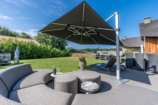 Foto van Stijlvol overnachten met hottub & sfeerhaard. - Vakantiehuis in De Koog - Terrace