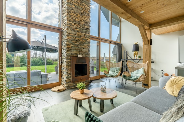 Foto van Stijlvol overnachten met hottub & sfeerhaard. - Vakantiehuis in De Koog - LivingRoom