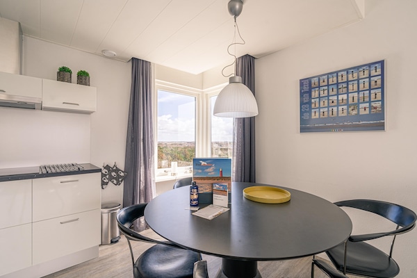 Foto van 4 Persoons appartement met eilandzicht - Vakantiehuis in De Koog - DiningRoom