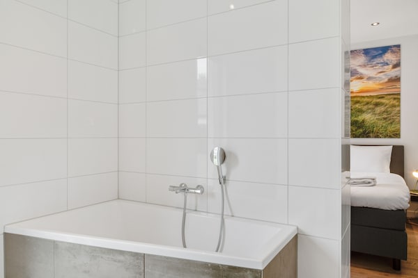 Foto van Bungalow op Texel bij Duinenpark - Vakantiehuis in De Koog Texel - BathRoom