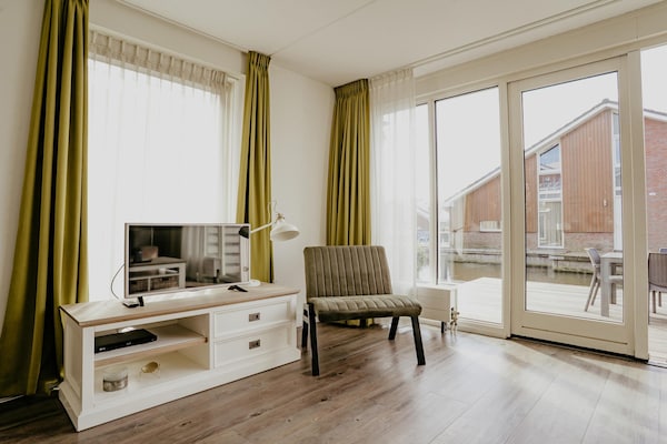 Foto van Ruime retraite aan het meer - Vakantiehuis in Uitgeest - LivingRoom