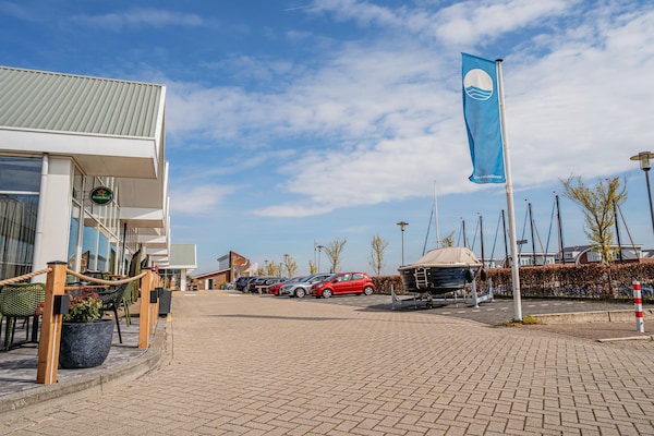 Foto van Ruime retraite aan het meer - Vakantiehuis in Uitgeest - AreaSummer1KM