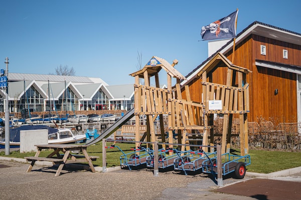 Foto van Ruime retraite aan het meer - Vakantiehuis in Uitgeest - AreaSummer1KM