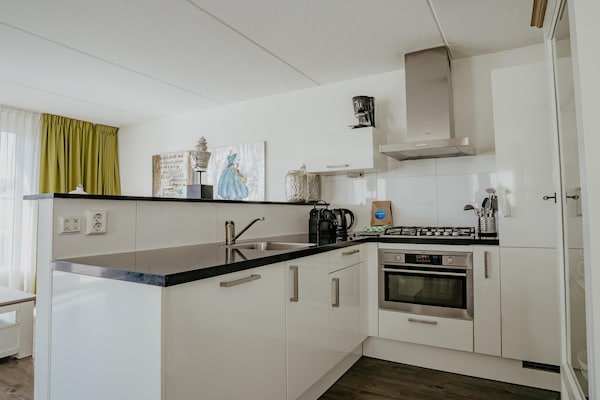 Foto van Ruime retraite aan het meer - Vakantiehuis in Uitgeest - Kitchen