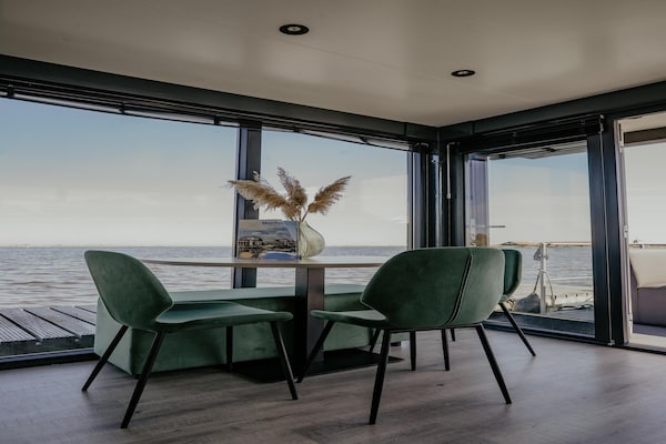 Foto van Luxe woonbootvakantie - Vakantiehuis in Uitgeest - DiningRoom