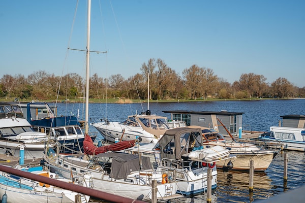 Foto van Luxe woonbootvakantie - Vakantiehuis in Uitgeest - AreaSummer5KM
