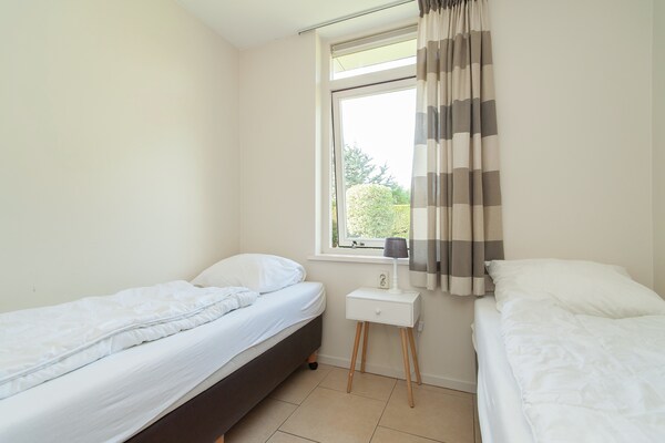 Foto van Bungalow in Zuid-Holland bij het Strand - Vakantiehuis in Noordwijk - BedRoom