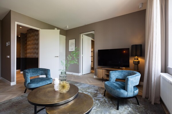 Foto van Stijlvol 2-slaapkamerappartement in Den Haag. - Vakantiehuis in Den Haag - LivingRoom