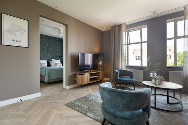 Foto van Stijlvol 2-slaapkamerappartement in Den Haag. - Vakantiehuis in Den Haag - LivingRoom