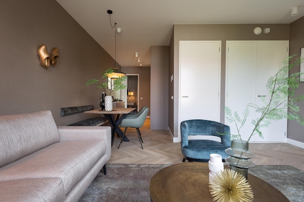 Foto van Stijlvol 2-slaapkamerappartement in Den Haag. - Vakantiehuis in Den Haag - LivingRoom