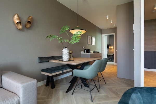 Foto van Stijlvol 2-slaapkamerappartement in Den Haag. - Vakantiehuis in Den Haag - DiningRoom