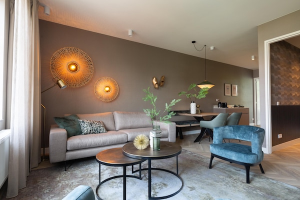 Foto van Stijlvol 2-slaapkamerappartement in Den Haag. - Vakantiehuis in Den Haag - LivingRoom