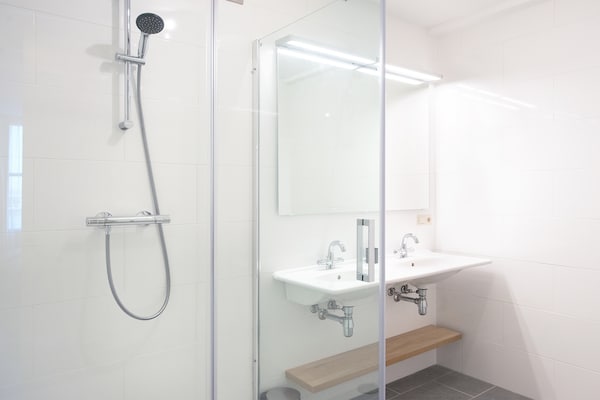 Foto van Appartement met zeezicht en balkon - Vakantiehuis in Scheveningen - BathRoom