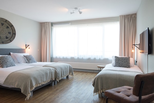 Foto van Appartement met zeezicht en balkon - Vakantiehuis in Scheveningen - BedRoom