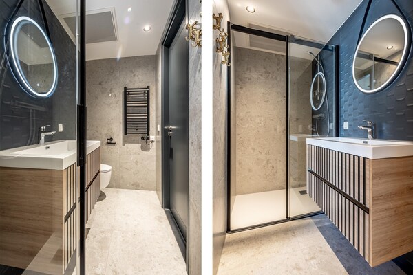 Foto van Historisch grachtenpand in Delft - Vakantiehuis in Delft - BathRoom