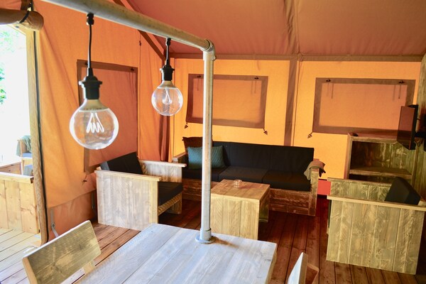 Foto van Safaritent bij Vlugtenburg Strand - Vakantiehuis in 's-Gravenzande - LivingRoom