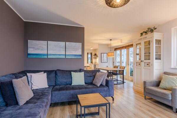 Foto van Villa in Cape Helius met Tuinterras - Vakantiehuis in Hellevoetsluis - LivingRoom