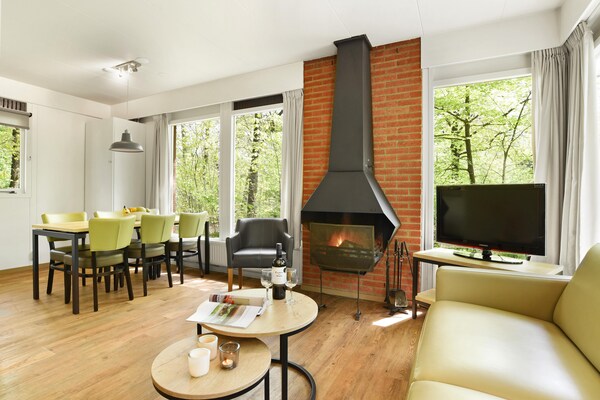Foto van Bosbungalow met zwembad - Vakantiehuis in Putten - LivingRoom