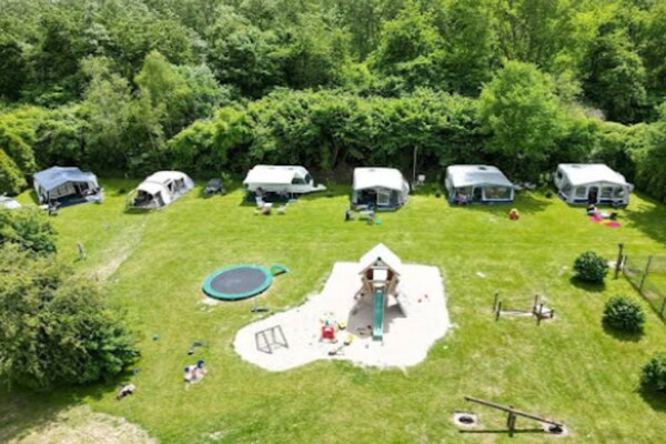 Foto van Glamping Tent in Nederland met BBQ - Vakantiehuis in Zeewolde - AreaSummer20KM