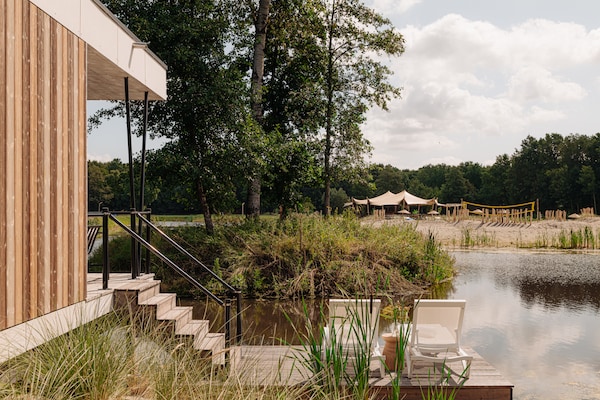Foto van Waterlodge in Nederland met Paddleboarden - Vakantiehuis in Zeewolde - TerraceBalcony