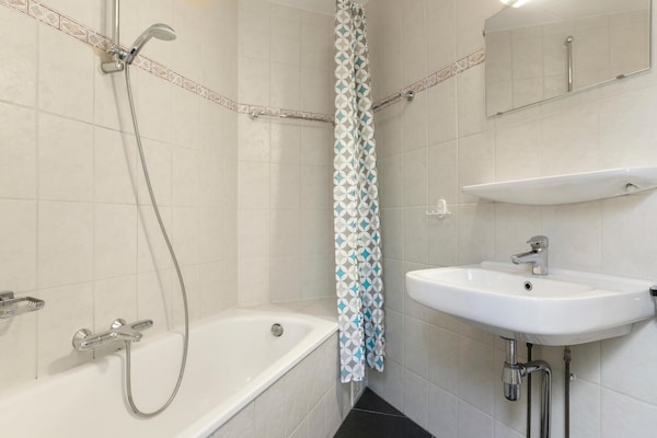Foto van Vakantiehuis bij Grevelingenmeer & Brouwersdam - Vakantiehuis in Brouwershaven - BathRoom