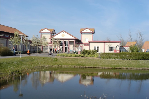 Foto van Villa in Zeeland dicht bij het strand - Vakantiehuis in Scharendijke - ExteriorSummer