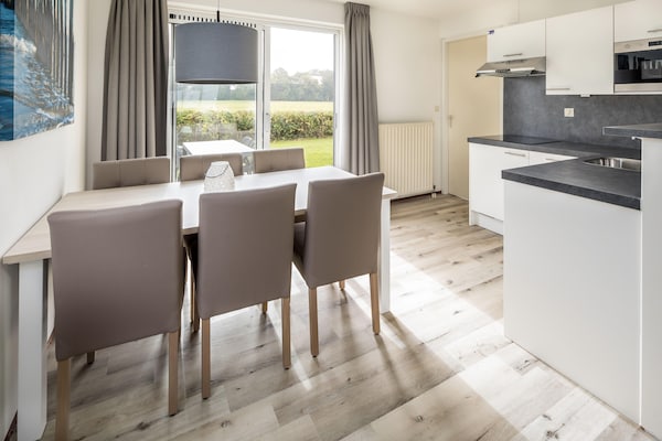 Foto van Villa in Zeeland dicht bij het strand - Vakantiehuis in Scharendijke - DiningRoom