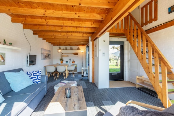 Foto van Vakantiehuis bij Strand met Zwembad - Vakantiehuis in Burgh-Haamstede - LivingRoom