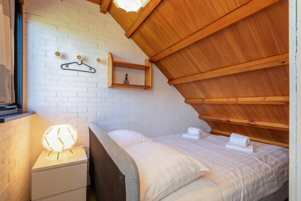 Foto van Vakantiehuis bij Strand met Zwembad - Vakantiehuis in Burgh-Haamstede - BedRoom