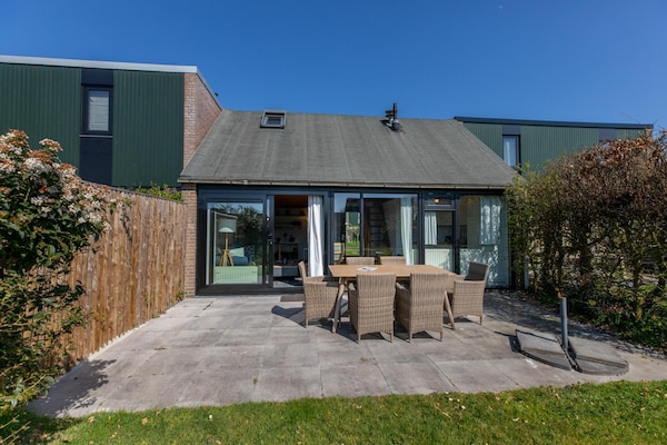 Foto van Vakantiehuis bij Strand met Zwembad - Vakantiehuis in Burgh-Haamstede - TerraceBalcony