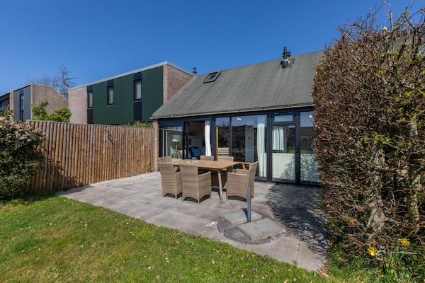 Foto van Vakantiehuis bij Strand met Zwembad - Vakantiehuis in Burgh-Haamstede - GardenSummer
