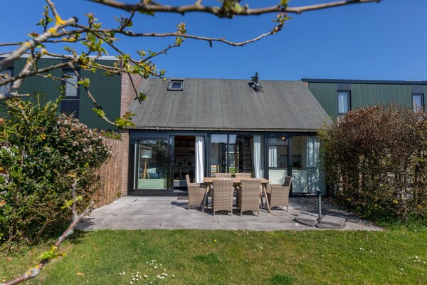 Foto van Vakantiehuis bij Strand met Zwembad - Vakantiehuis in Burgh-Haamstede - GardenSummer