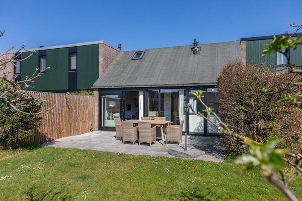 Foto van Vakantiehuis bij Strand met Zwembad - Vakantiehuis in Burgh-Haamstede - GardenSummer