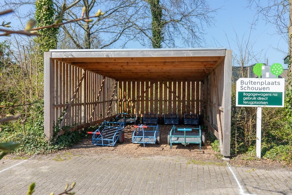 Foto van Vakantiehuis bij Strand met Zwembad - Vakantiehuis in Burgh-Haamstede - ParkFacilities