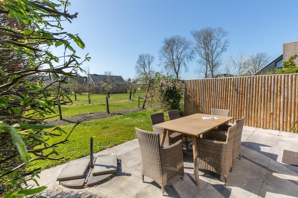 Foto van Vakantiehuis bij Strand met Zwembad - Vakantiehuis in Burgh-Haamstede - TerraceBalcony