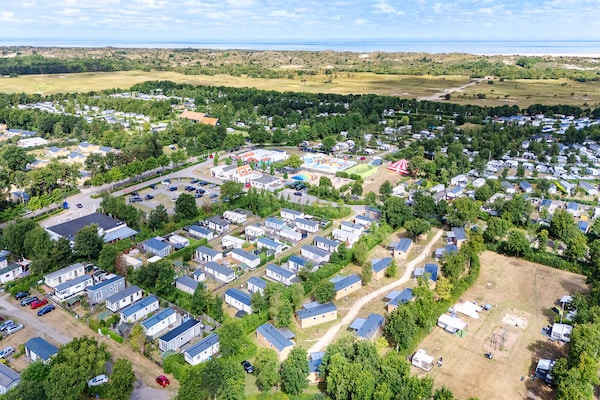 Foto van Villa in Burgh-Haamstede met tuin - Vakantiehuis in Burgh-Haamstede - ExteriorSummer
