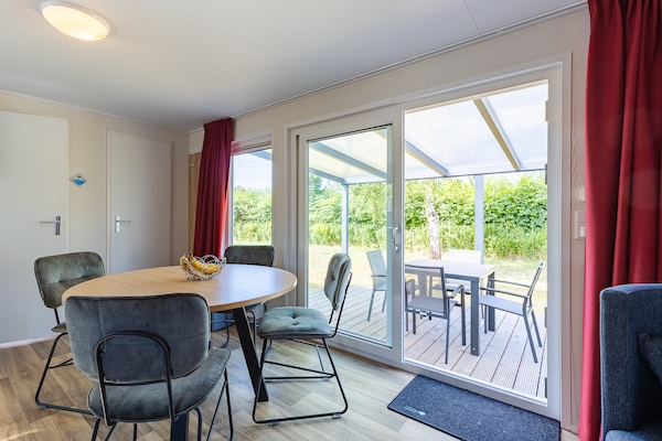 Foto van Villa in Burgh-Haamstede met tuin - Vakantiehuis in Burgh-Haamstede - DiningRoom