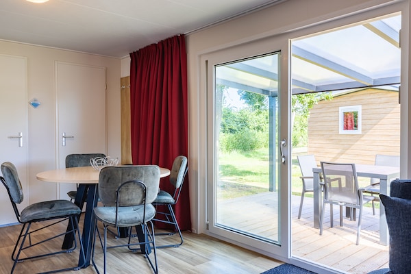 Foto van Villa in Burgh-Haamstede met tuin - Vakantiehuis in Burgh-Haamstede - DiningRoom