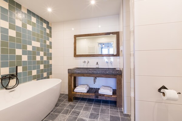 Foto van Vakantiehuis bij Oranjezon Strand - Vakantiehuis in Vrouwenpolder - BathRoom