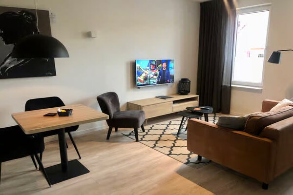 Foto van Lodge met prachtig uitzicht op de kerk - Vakantiehuis in Zoutelande - LivingRoom