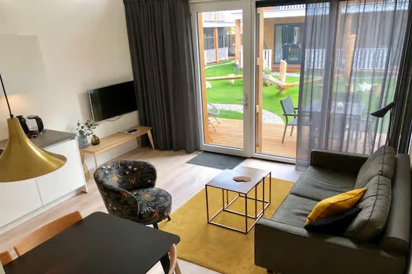 Foto van 4-persoons lodge in tiny house stijl. - Vakantiehuis in Zoutelande - LivingRoom