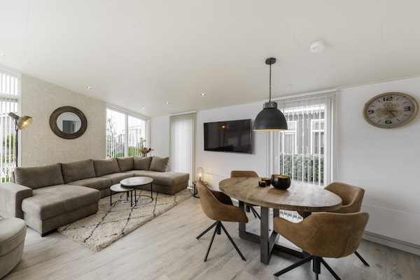 Foto van Huis in Zeeland bij de Dijk - Vakantiehuis in Wemeldinge - LivingRoom