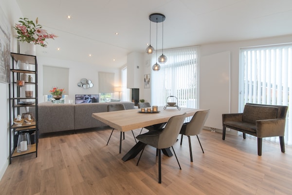 Foto van Vakantiehuis in Zeeland bij stroomtuin - Vakantiehuis in Wemeldinge - LivingRoom