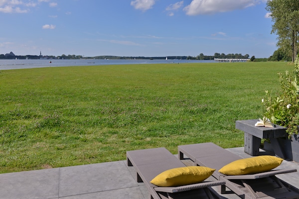 Foto van Uitje aan het water in Kamperland - Vakantiehuis in Kamperland - TerraceBalcony