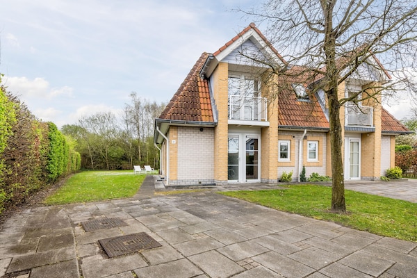 Foto van Villa in Banjaard bij Noordzeestrand - Vakantiehuis in Kamperland - ExteriorSummer