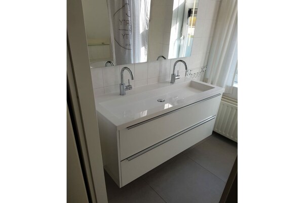 Foto van aan het meer Comfortabele vakantiewoning - Vakantiehuis in Kamperland - Untagged