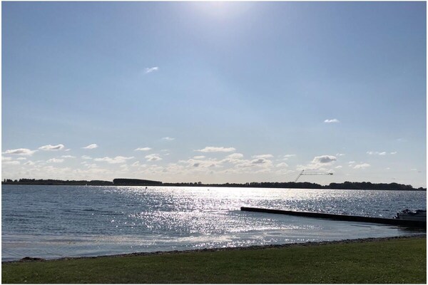 Foto van aan het meer Comfortabele vakantiewoning - Vakantiehuis in Kamperland - Untagged