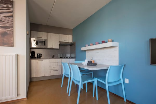 Foto van Chalet in Zeeland bij het Strand - Vakantiehuis in Kamperland - DiningRoom